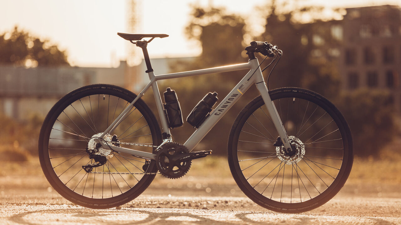https://www.canyon.com/dw/image/v2/BCML_PRD/on/demandware.static/-/Library-Sites-canyon-shared/default/dw10d042fe/images/specials/canyon_roadlite_6_raffle_japan.jpg?sw=1280