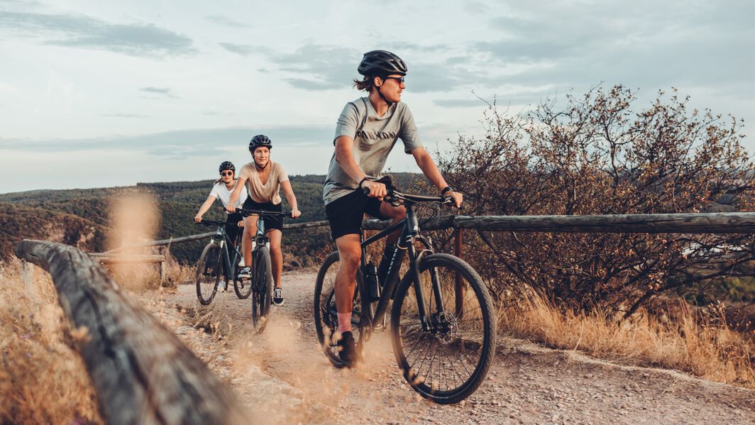 Key insights into the geometry, suspension, wheels, and more of city vs road bikes