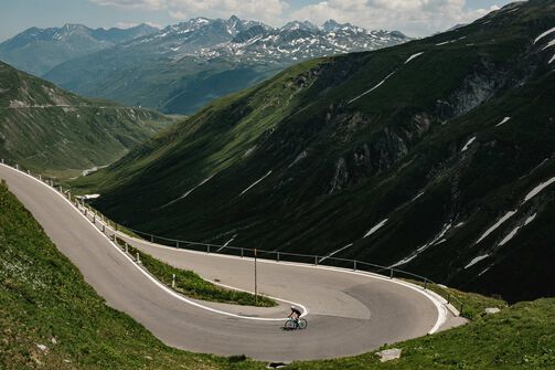 Our tips for crossing the Alps on your road bike