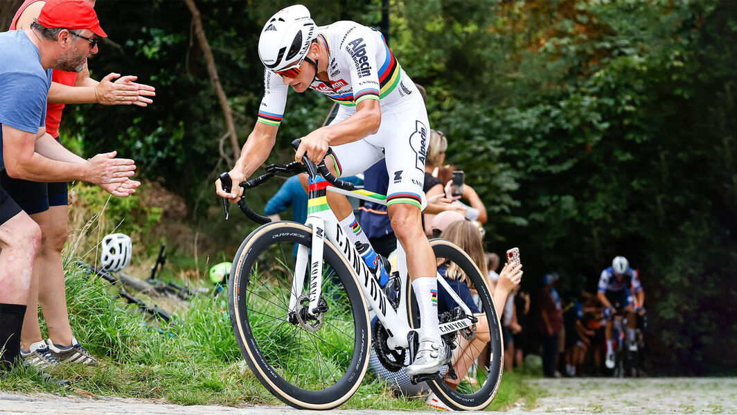 Mathieu van der Poel wins Strade Bianche 2021 with a stunning solo attack