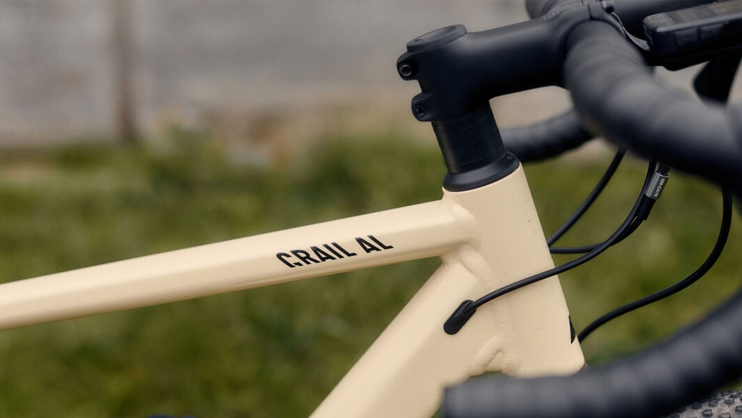 ¿Qué material es mejor para una bicicleta gravel? ¿Aluminio o carbono?