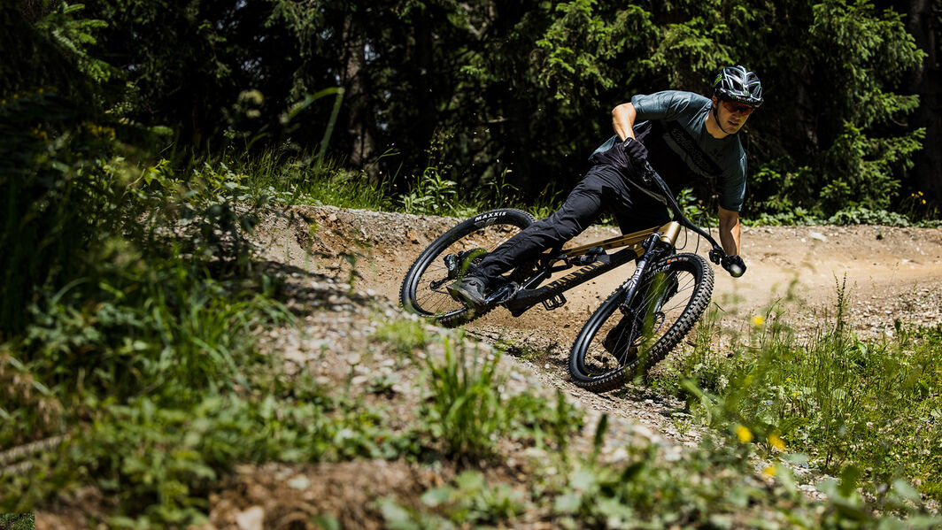 Trail bikes are versatile mountain bikes designed to handle a variety of terrains, striking a balance between climbing efficiency and descending capability.
