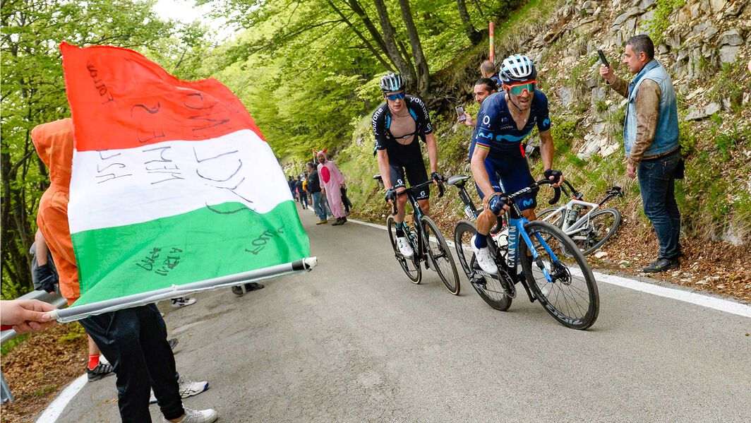 Throwback to Valverde leading the race up a climb in a previous edition of the Giro d’Italia.