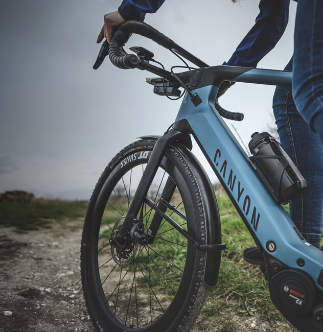 E-Gravel Riding Canyon Grail:ON E-Gravel Riding Canyon Grail:ON