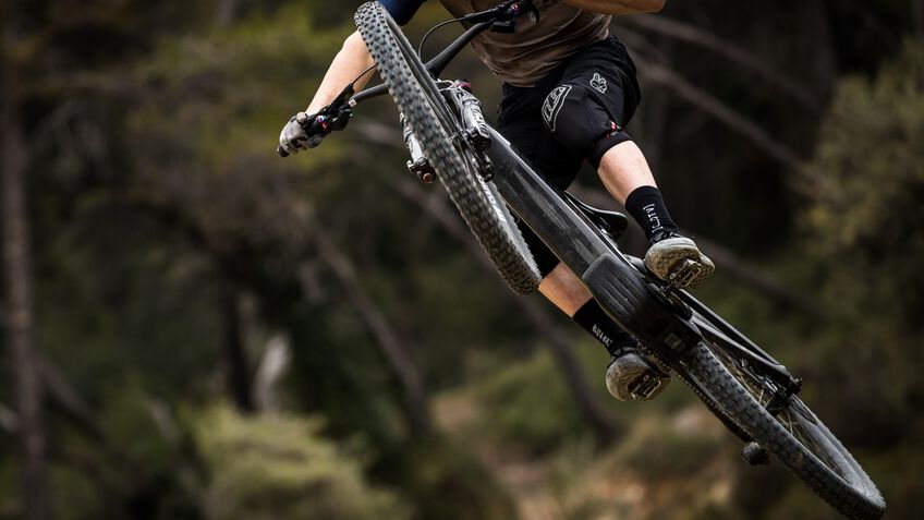 An E-MTB bike with outstanding, playful ride quality and massive range? The all-new Spectral:ON is proof that you can have your cake and eat it too. FUN:ON.