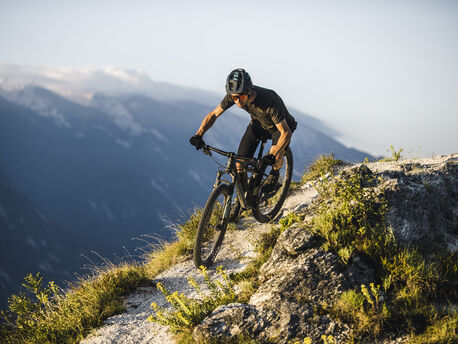 What is a downcountry bike?