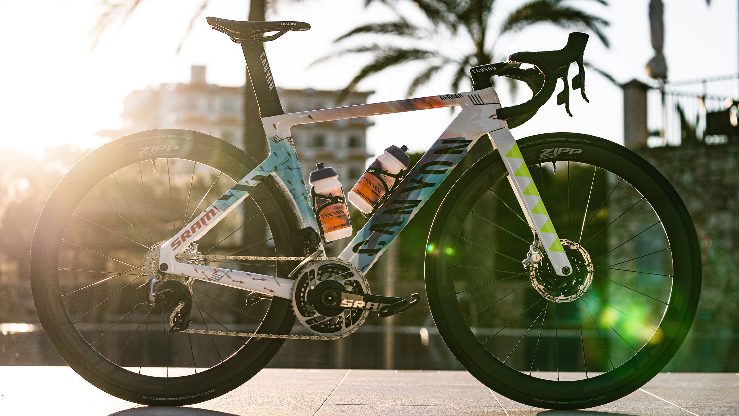 Canyon disc road bike hotsell