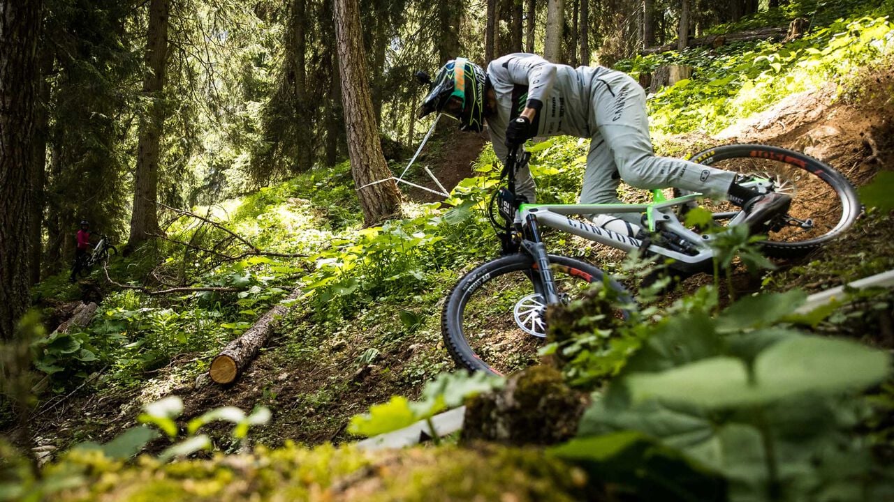 Roupa e acessórios para enduro