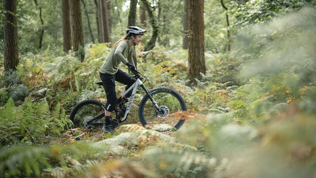 E-MTB oder MTB: Welches Fahrrad passt besser zu dir? E-MTB oder MTB: Welches Fahrrad passt besser zu dir?