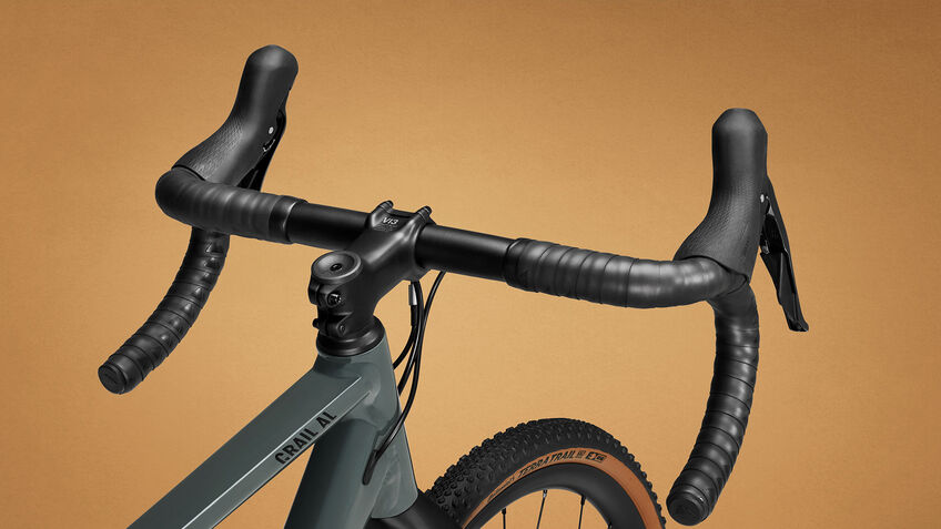 cannondale adventure 2 hybrid bicycle
