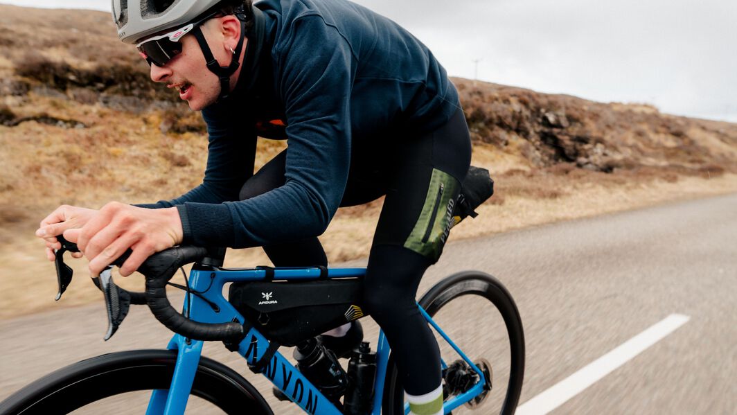 Liam Yates rides his Canyon Ultimate