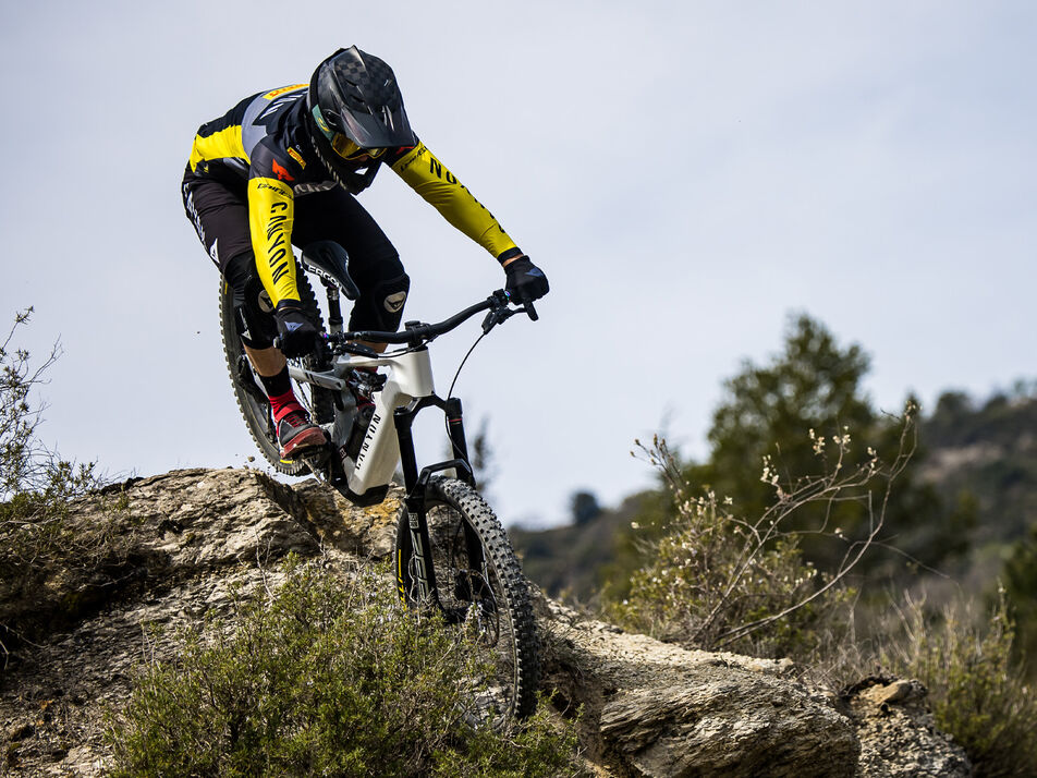 Canyon Strive:ON CFR