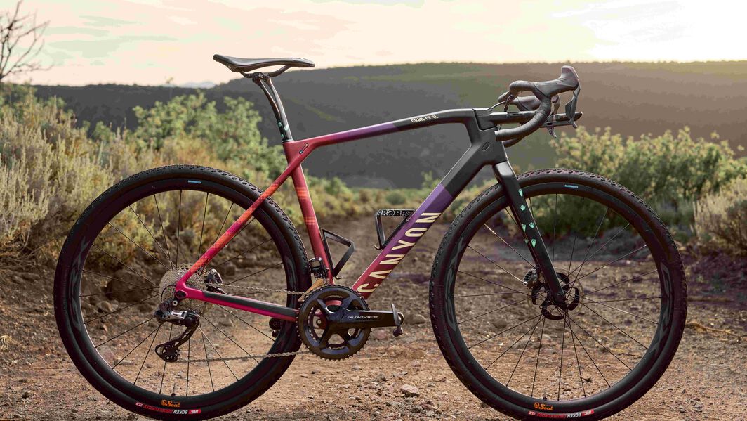 Canyon Grail Gravel Bike – Off-Road Performance and Adventure Geometry Canyon Grail bike set up for off-road adventures, combining aerodynamic design with gravel-specific geometry.