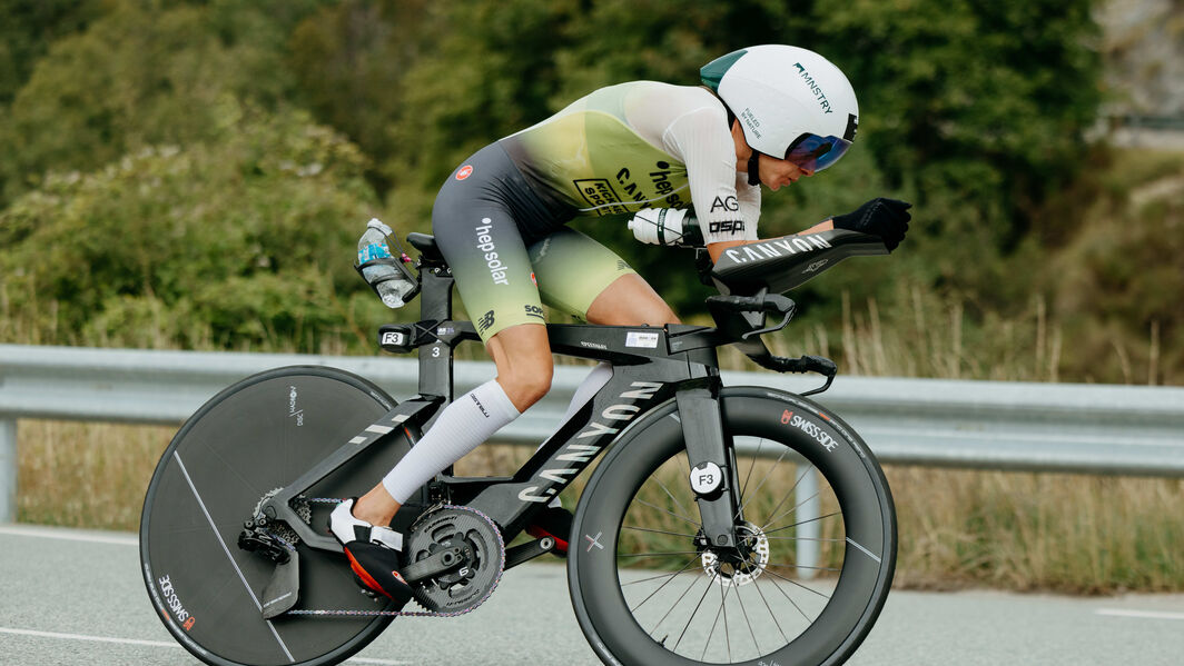 Triathlete racing on Canyon Speedmax at World Championships World Championships 2025 Canyon Triathlete riding Canyon Speedmax Bike
