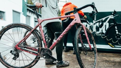 Cómo limpiar tu bicicleta gravel
