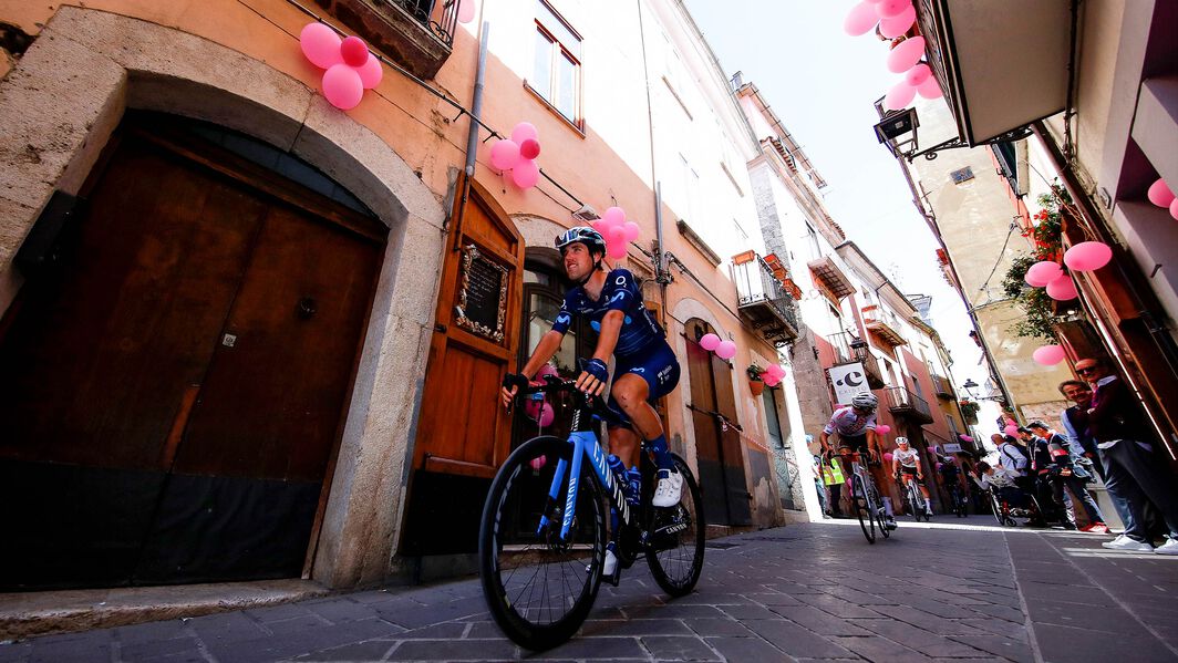 Movistar will bring a full team to the start line of the Giro d’Italia 2023.