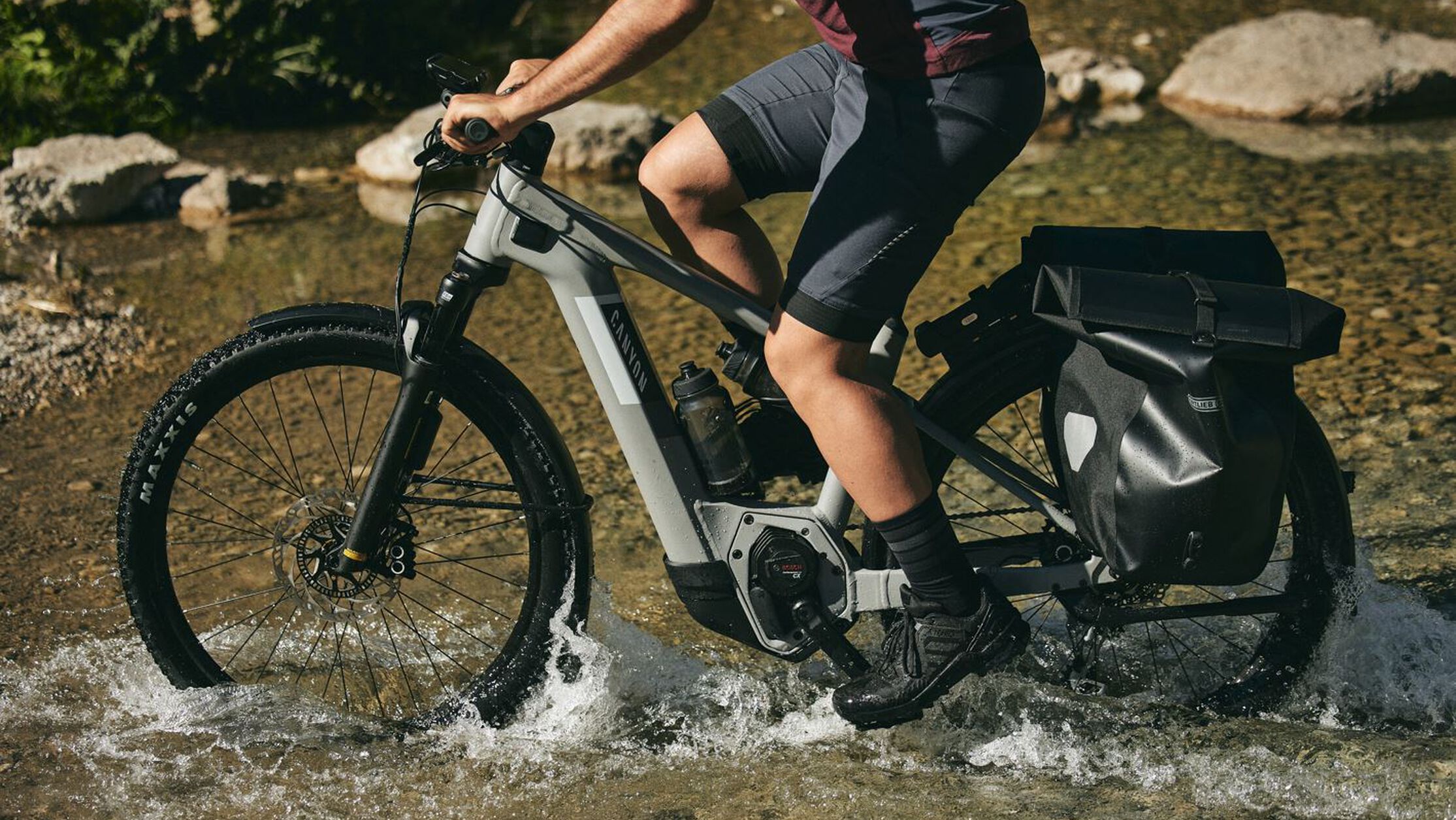 Dein E-Bike h&auml;lt eine gr&ouml;&szlig;ere Pf&uuml;tze nicht auf Mit dem E-Bike durch den