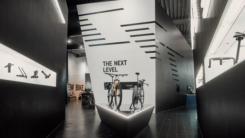 In the Showroom in Koblenz, Germany, visitors can experience the outstanding design of Canyon’s premium bikes. Copyright: Canyon Bicycles
