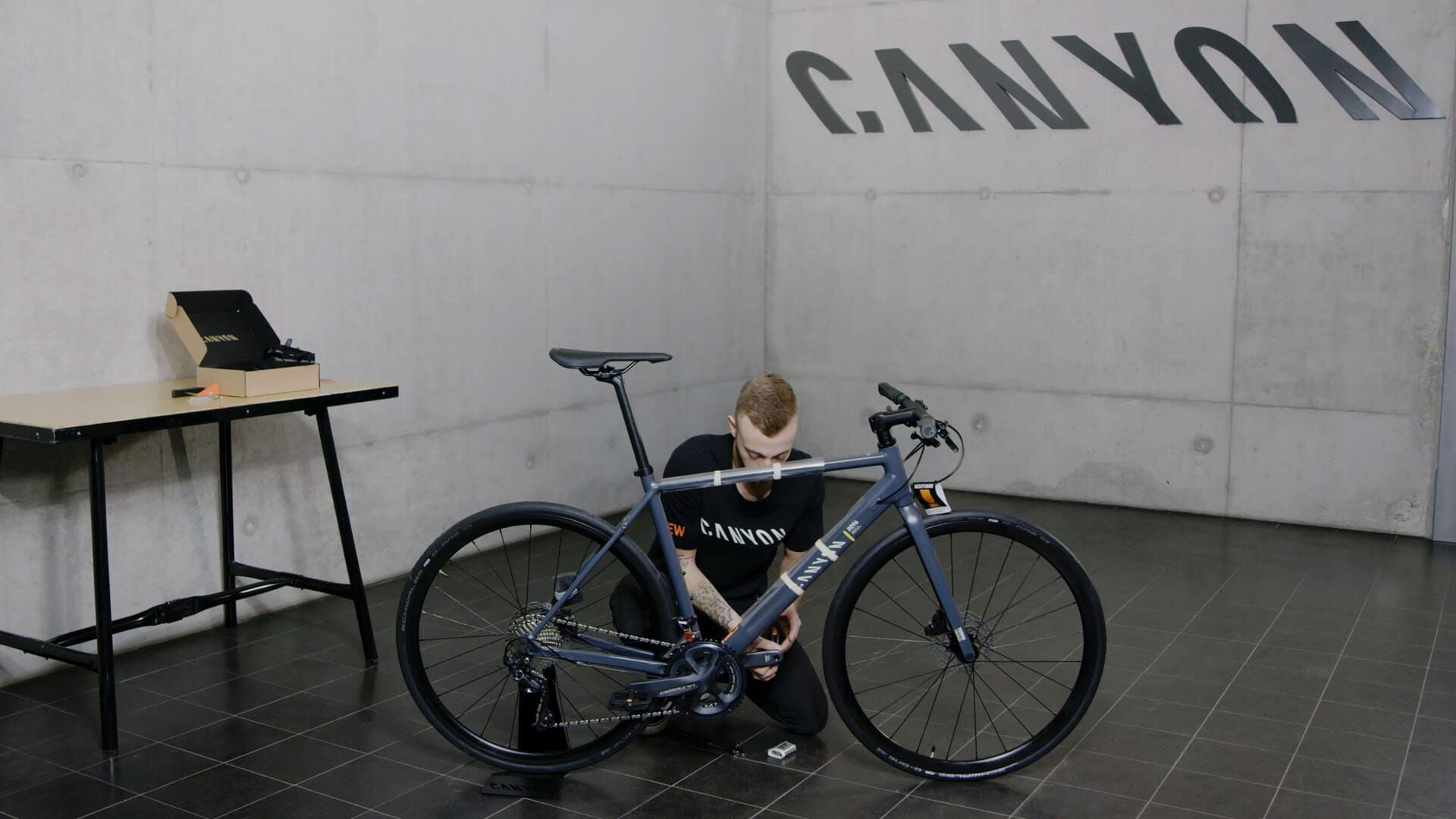 Canyon roadlite cf outlet 7.0 hybrid bike