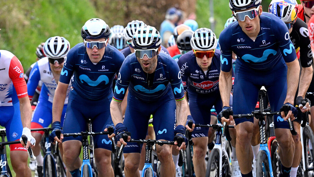 Movistar Team auf dem Kurs von Lüttich–Bastogne–Lüttich 