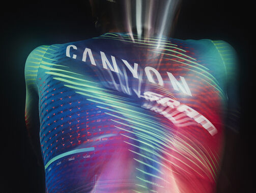 Harmonic Riff: Strój CANYON//SRAM Racing na rok 2024 