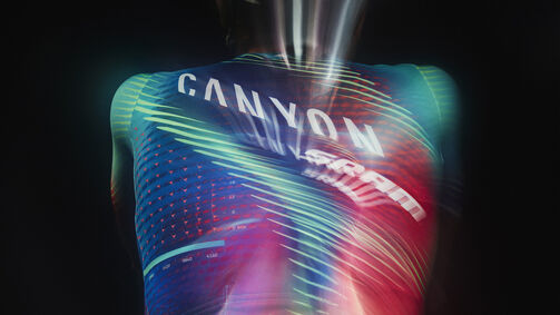 Harmonic Riff: il nuovo completo CANYON//SRAM Racing 2024 
