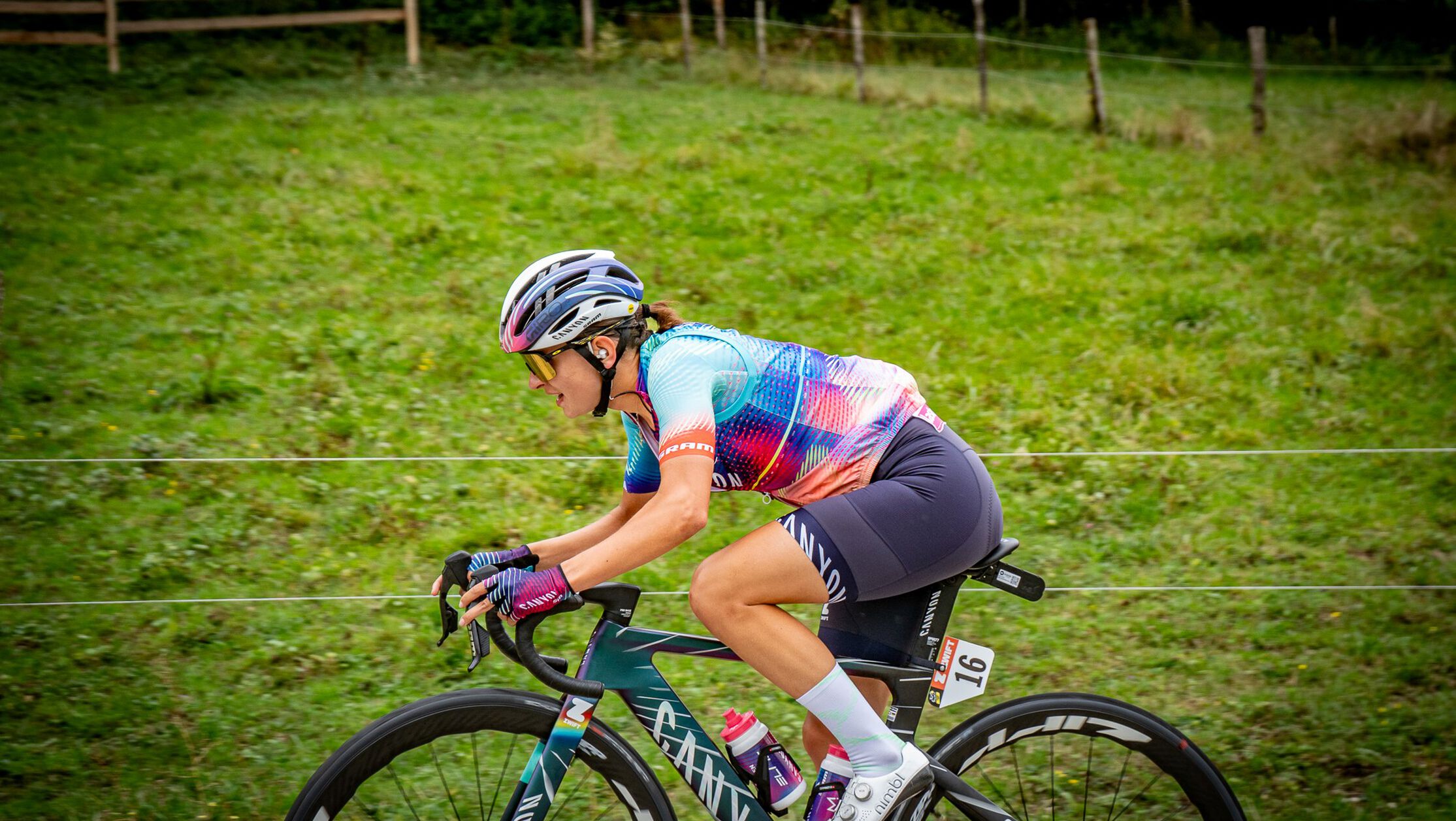 Kasia Niewiadoma riding her Canyon Road bike in Tour de France Femmes 2024