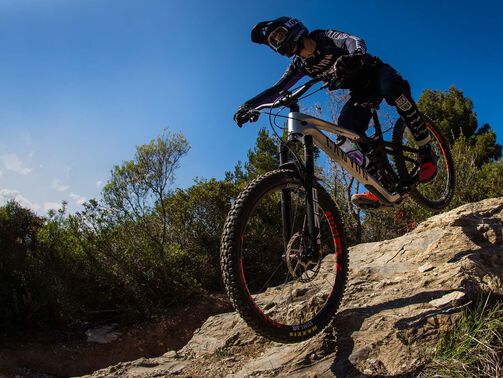 Born between the tape – Canyon refocus on speed with the new Strive CFR