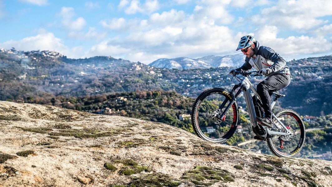 Do I need a hardtail E-MTB or full-suspension E-MTB? Do I need a hardtail E-MTB or full-suspension E-MTB?