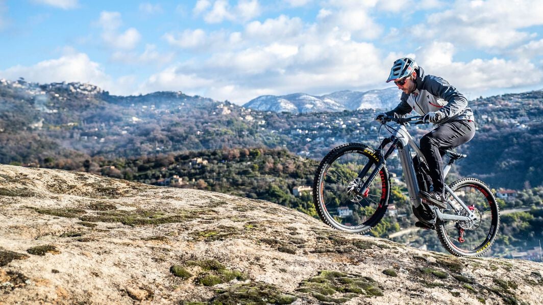 Bicicletas eléctricas con aproximadamente 100 km de autonomía