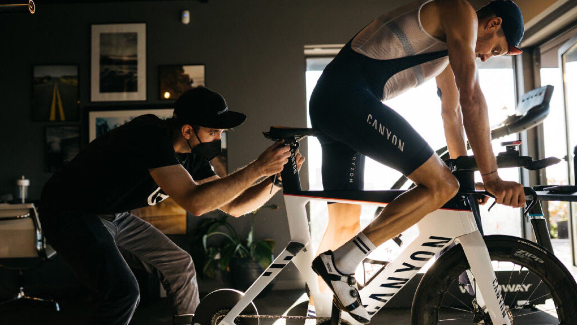 Legendary triathlete Jan Frodeno dials in his set-up on the Canyon Speedmax.