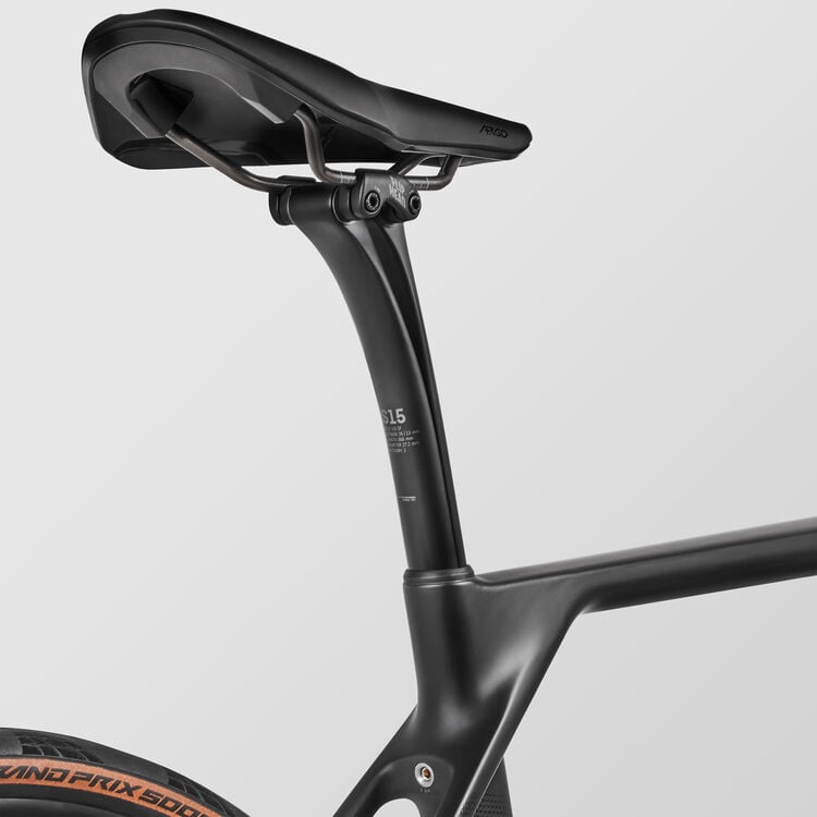 Endurace CF SLX 8 Di2 Endurace CF SLX 8 Di2