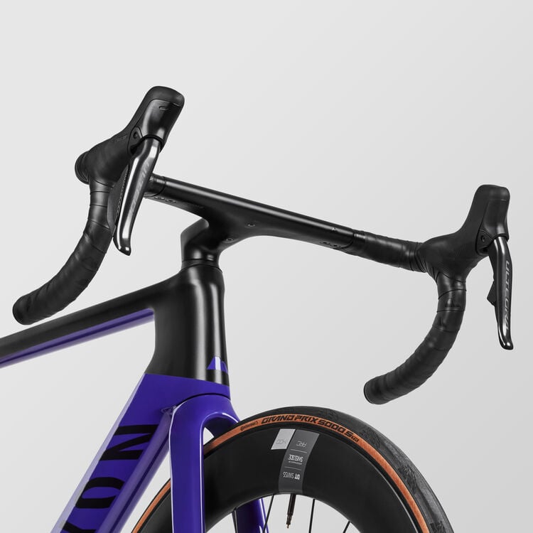 Aeroad CF SLX 8 Disc Di2 Aeroad CF SLX 8 Disc Di2