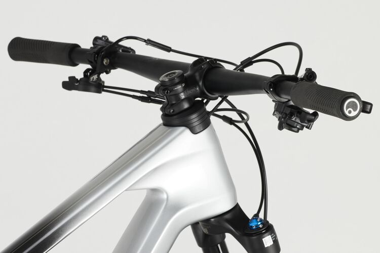 Lux Trail CF 8 Lux Trail CF 8