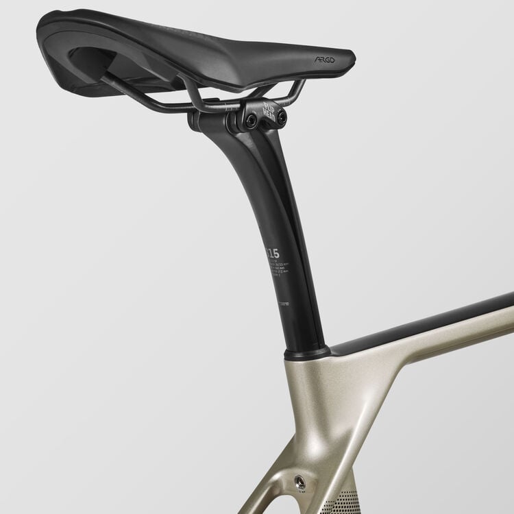 Endurace CF SLX 7 Di2 AR46 Endurace CF SLX 7 Di2 AR46