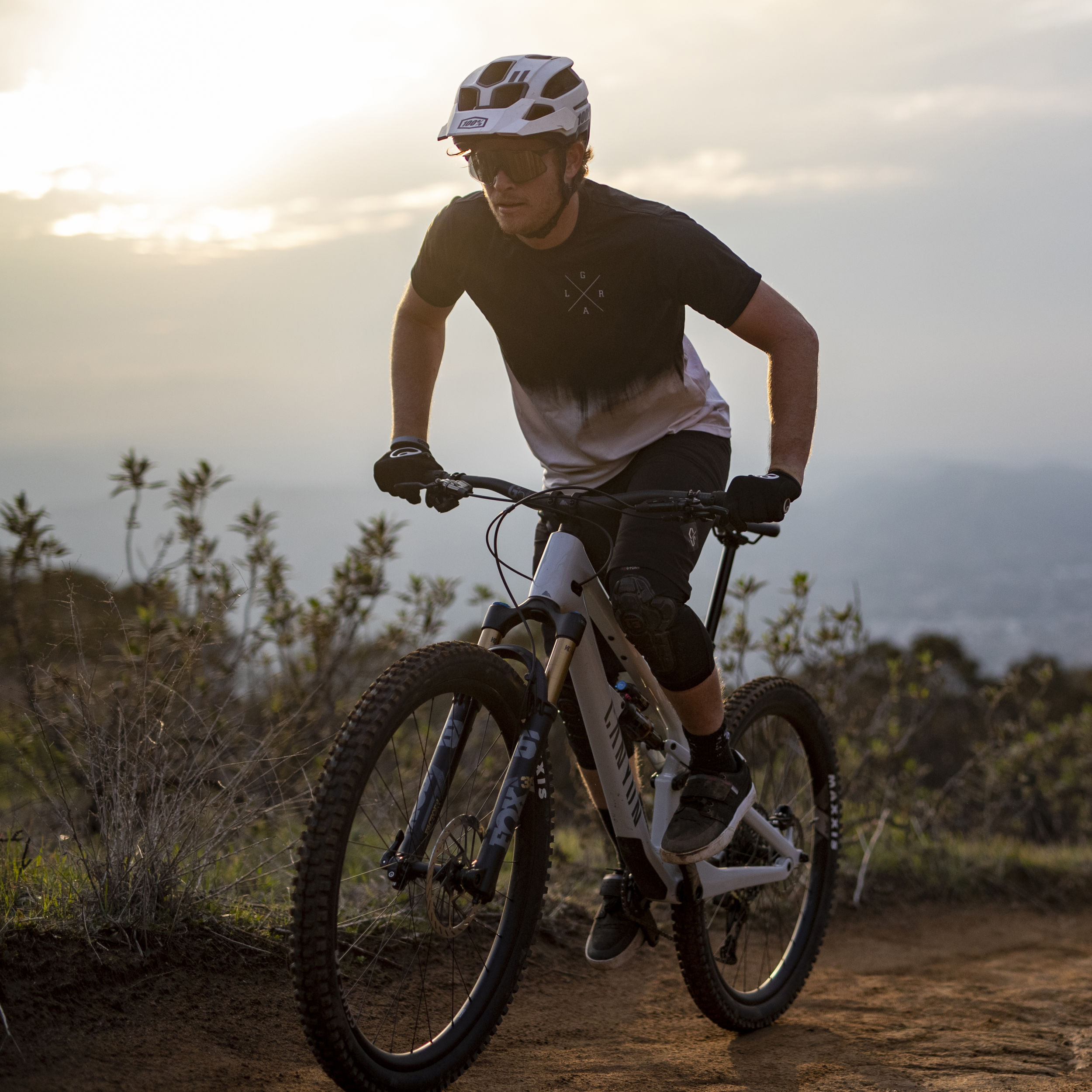Canyon Spectral 125 CF9 カーボンフレーム　Mサイズ Just Released - New Canyon Spectral 125, a short travel shredder