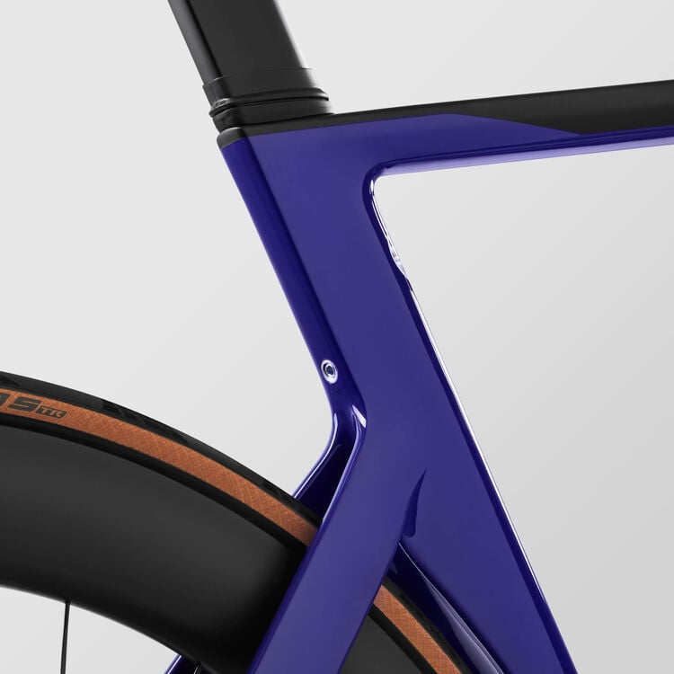 Aeroad CF SLX 8 Disc Di2 Aeroad CF SLX 8 Disc Di2