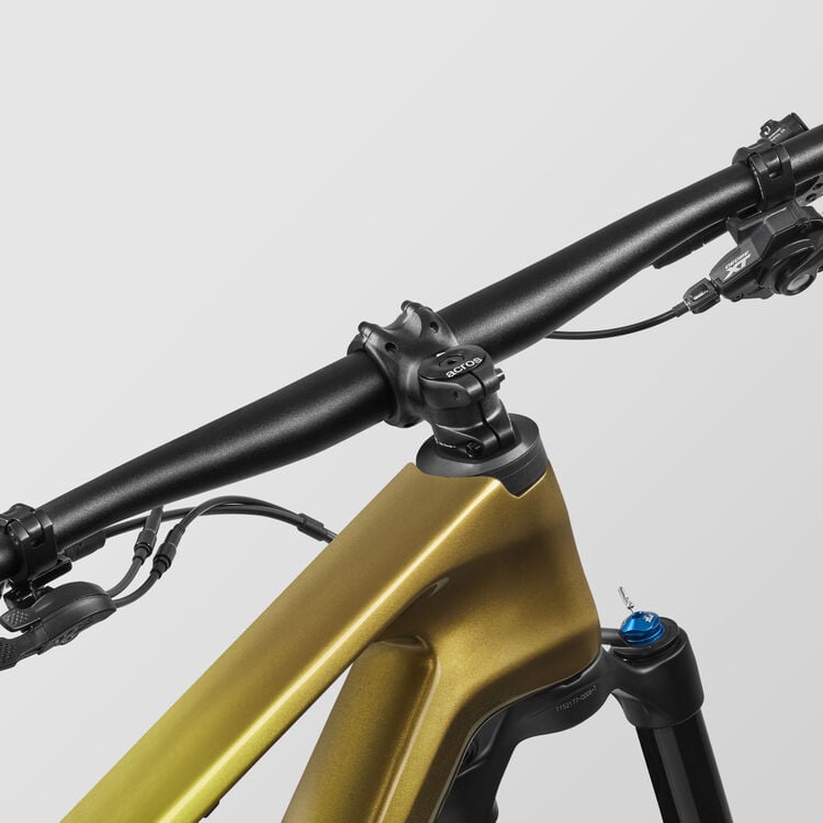 Lux Trail CF 8 Lux Trail CF 8