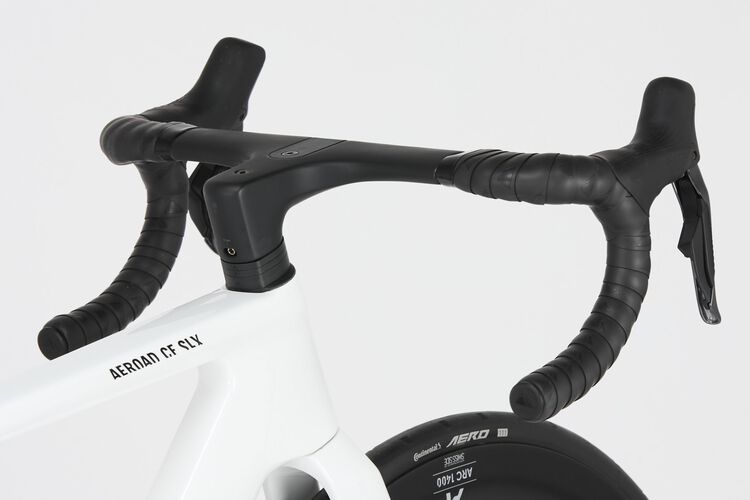 Aeroad CF SLX 8 Di2 Aeroad CF SLX 8 Di2