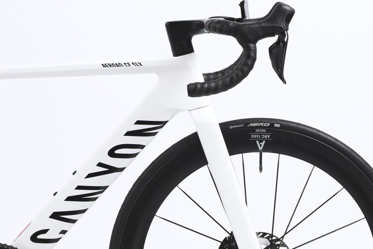 Aeroad CF SLX 8 Di2 Aeroad CF SLX 8 Di2