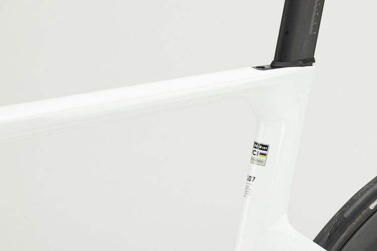 Aeroad CF SLX 8 Di2 Aeroad CF SLX 8 Di2