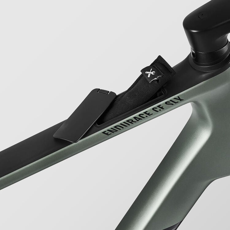 Endurace CF SLX 8 Di2 Endurace CF SLX 8 Di2