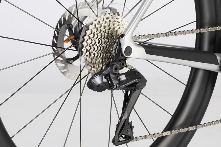 Endurace CF SLX 8 Di2 Endurace CF SLX 8 Di2