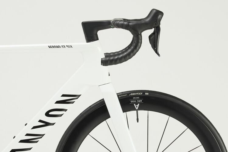 Aeroad CF SLX 8 Di2 Aeroad CF SLX 8 Di2