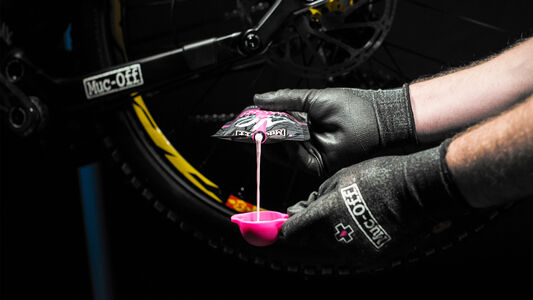 Muc-Off No Puncture Hassle 1 L Tubeless Sealant Muc-Off No Puncture Hassle 1 L Tubeless Sealant