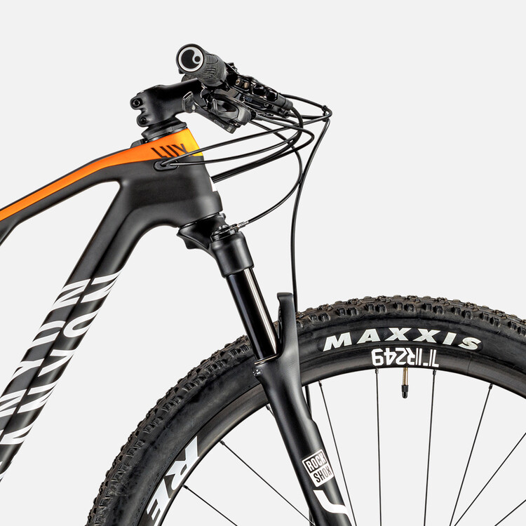 Lux CF SLX 9.0 Lux CF SLX 9.0