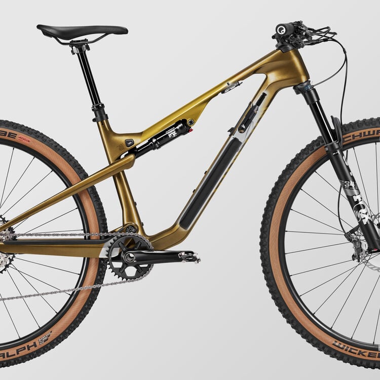 Lux Trail CF 8 Lux Trail CF 8