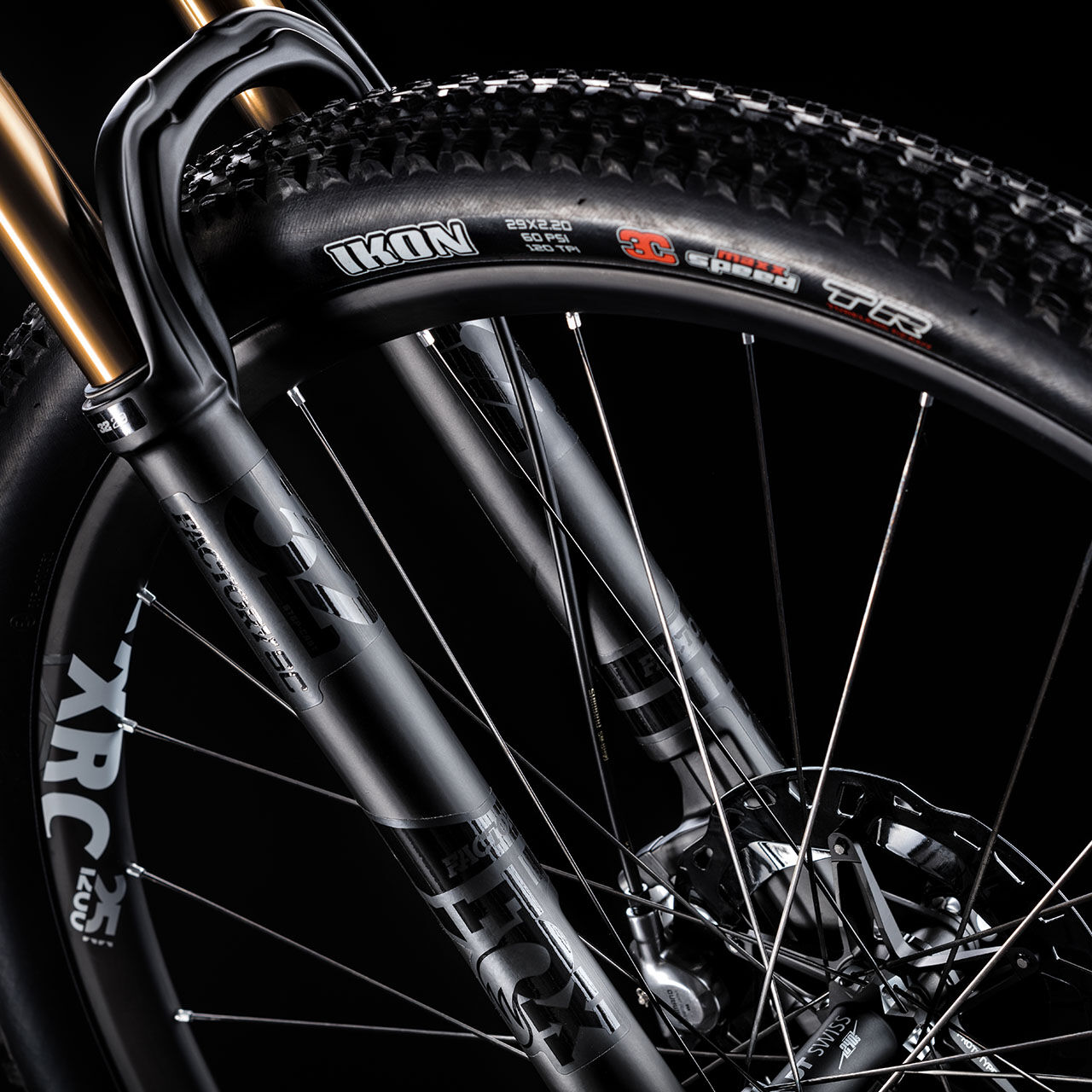 canyon lux cf slx 9.0 race team