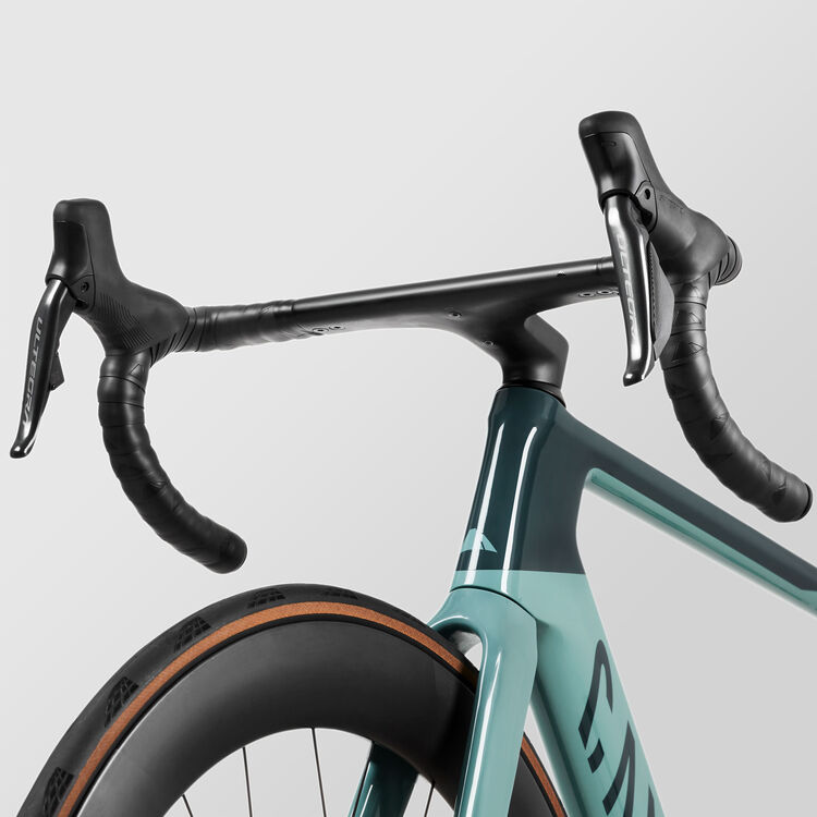 Aeroad CF SLX 8 Disc Di2 Aeroad CF SLX 8 Disc Di2