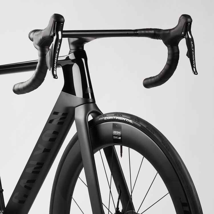 Aeroad CF SLX 8 Disc Di2 Aeroad CF SLX 8 Disc Di2